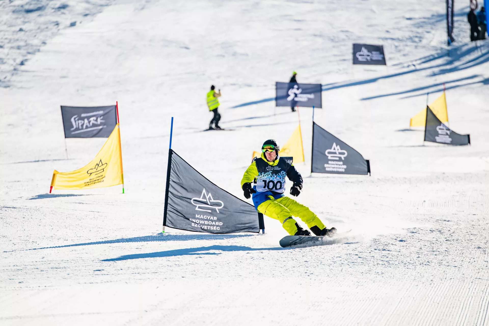 Február 21-23. között a mátraszentistváni Síparkban rendezte a Magyar Snowboard Szövetség a Magyar Bajnokságot, melynek keretében zajlott Magyarország történetének első FIS versenye is. A Sípark minden szempontból jól vizsgázott: amellett, hogy a funpark alkalmas feltételeket biztosított egy nemzetközi versenyrendezéshez szükséges pálya kialakítására, a hétvégén idelátogató síelők a teljes pályarendszeren zavartalanul élvezhették a síelés örömét.