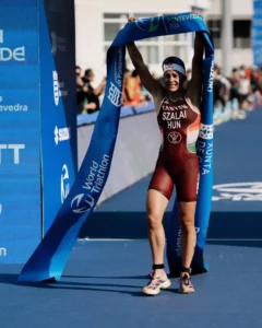 Triatlon: Szalai Fanni junior-világbajnok Pontevedrában!