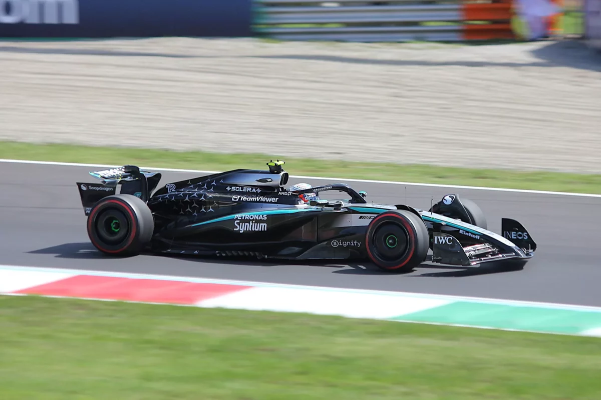 Andrea Kimi Antonelli a Mercedes autójában a 2025-ös Olasz Nagydíj szabadedzésén