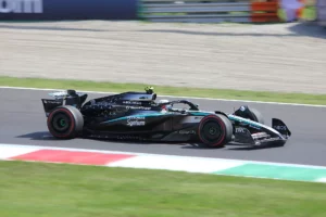 Andrea Kimi Antonelli a Mercedes autójában a 2025-ös Olasz Nagydíj szabadedzésén