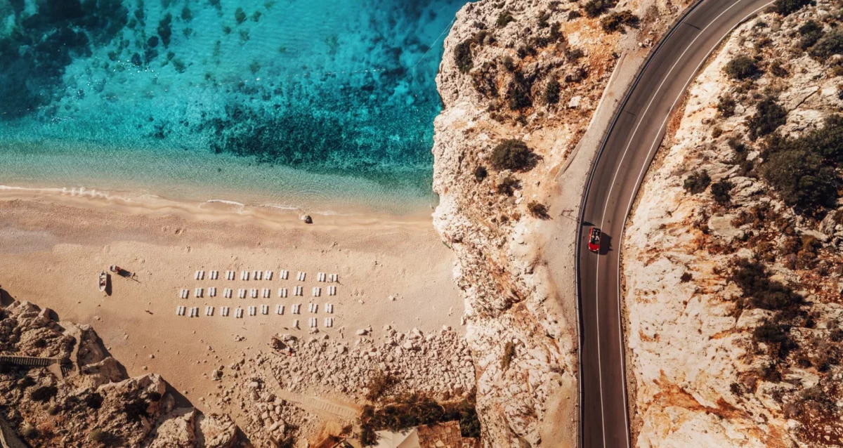 A Kaputaş-strand Antalya tartományban, Törökország egyik kedvelt tengerparti úti célja