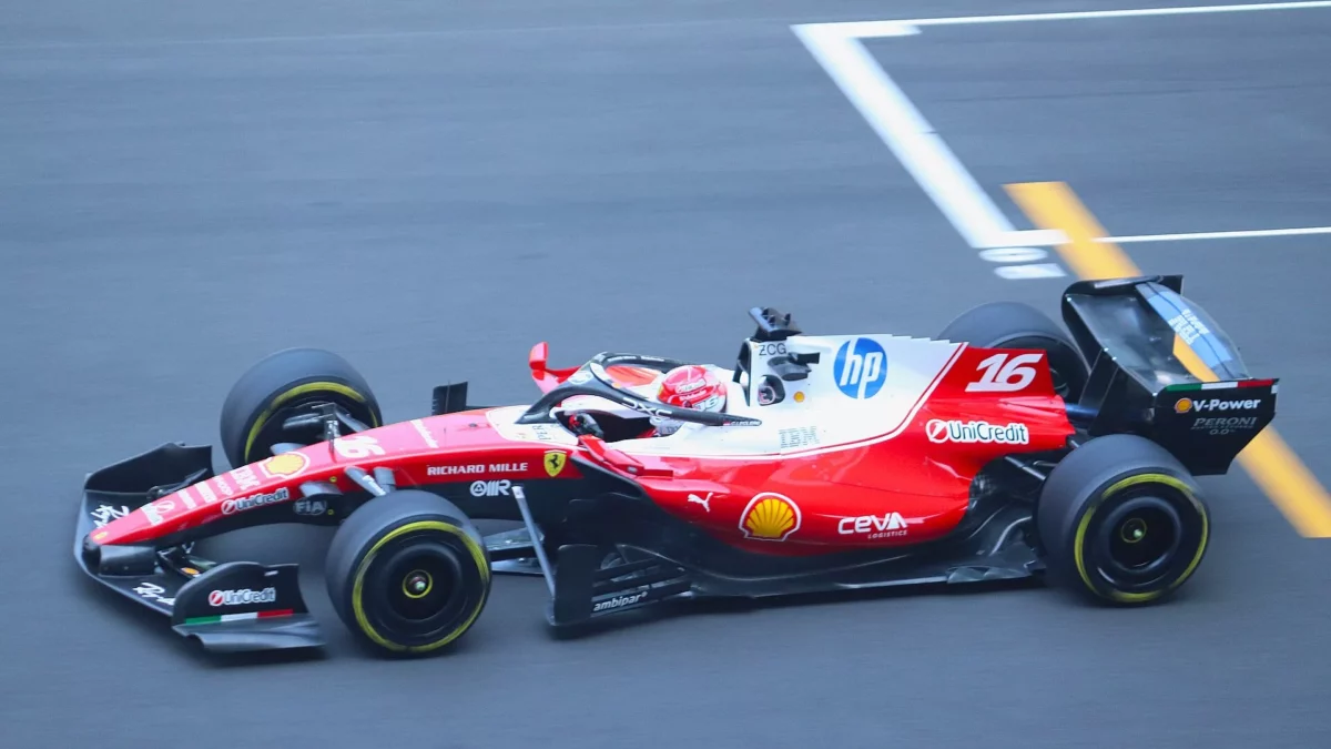 Charles Leclerc Ferrarija a 2026-os Kínai Nagydíj első szabadedzésén