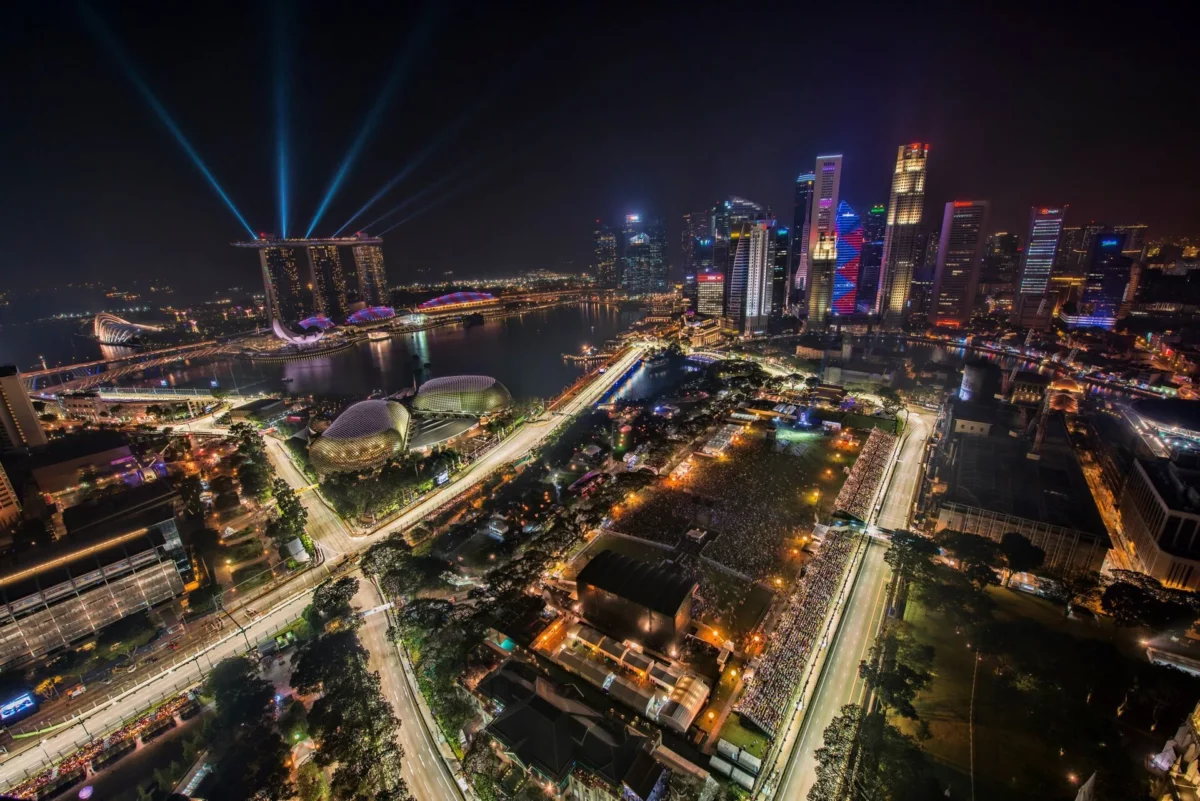 A szingapúri Forma-1-es éjszakai futam a Marina Bay városi pályán
