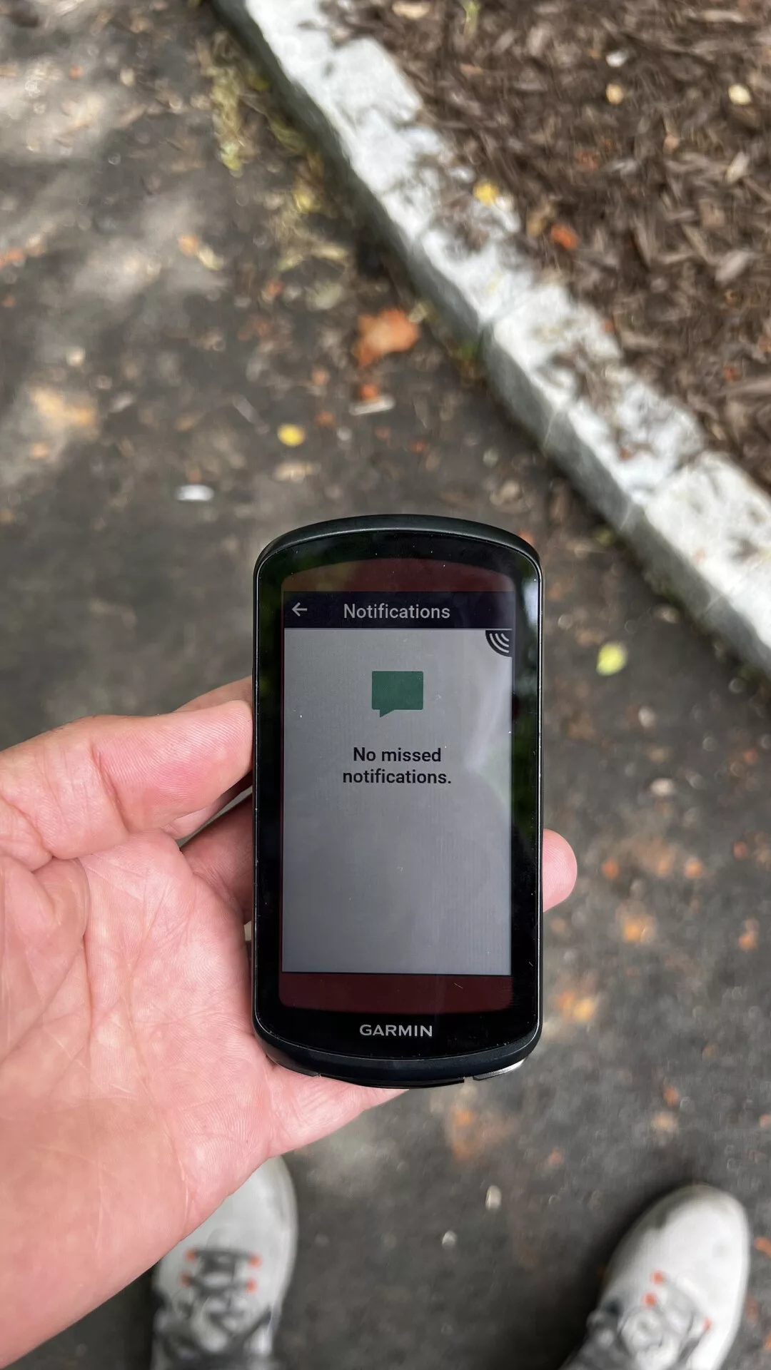 Garmin Edge 1040 Solar kerékpáros komputer a kormányra szerelve