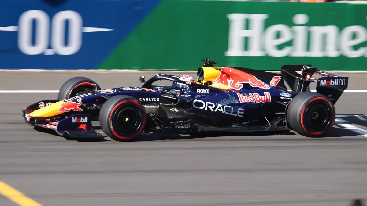 Max Verstappen a Red Bull autójában a 2026-os Kínai Nagydíj időmérő edzésén