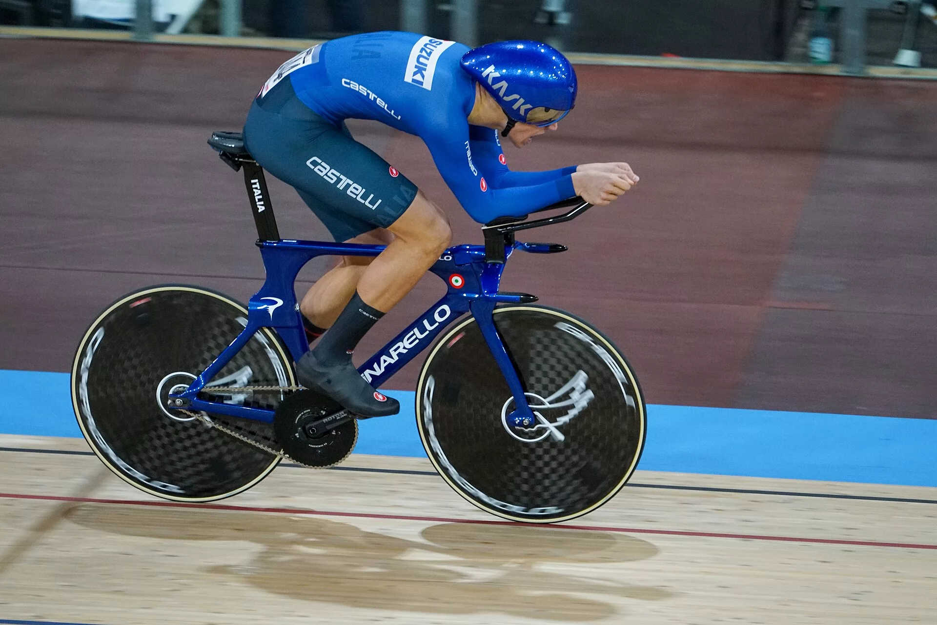 Pályakerékpárosok a velodromban egy korábbi pályakerékpáros-világbajnokságon – illusztráció