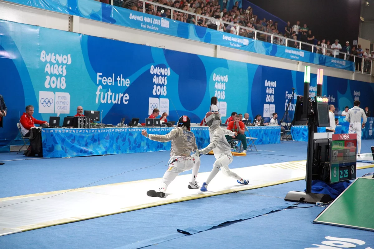 Rabb Krisztián kardasszót vív a 2018-as ifjúsági olimpia negyeddöntőjében